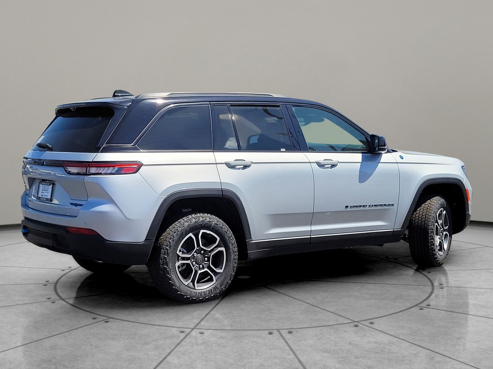 2024 Jeep Cherokee 4xe Trailhawk photo 3