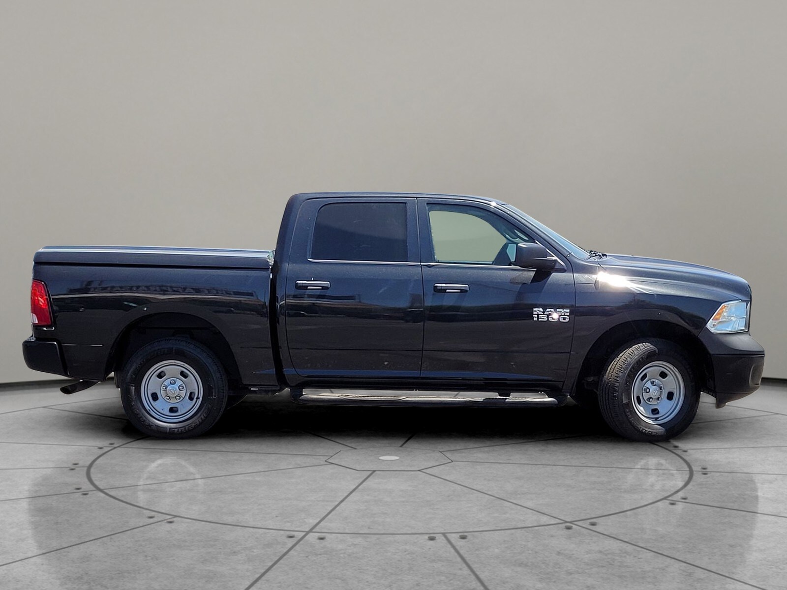 2017 Ram 1500 Tradesman photo 3
