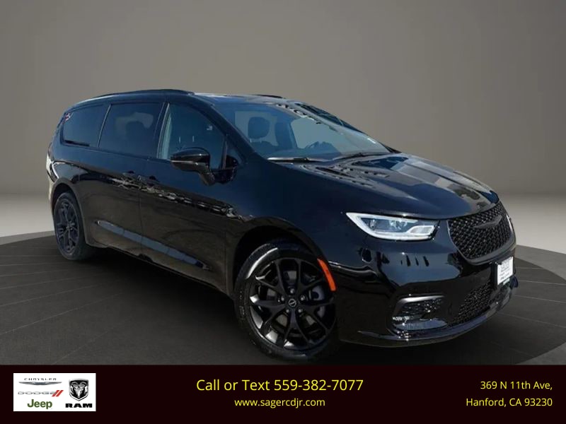 2026 Chrysler Pacifica Select's photo