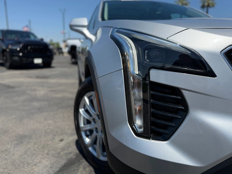 Used 2019 Cadillac XT4 Luxury with VIN 1GYAZAR44KF187811 for sale in Hanford, CA