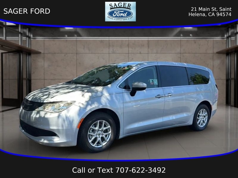 2022 Chrysler Voyager LX's photo