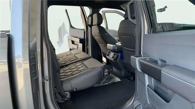 2025 Ford F-150 STX - Photo 11