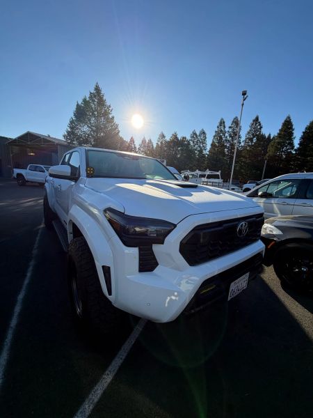 2024 Toyota Tacoma Double Cab photo 3
