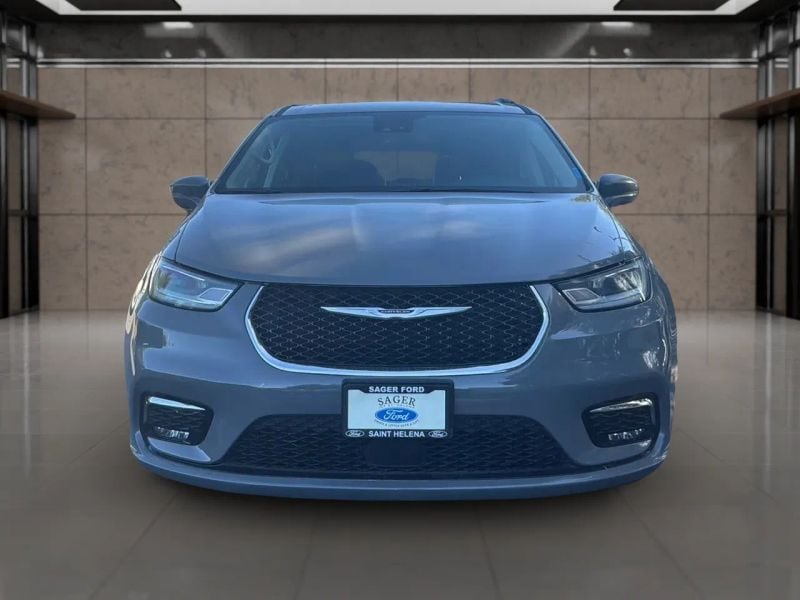 Used 2022 Chrysler Pacifica Touring L with VIN 2C4RC1BG7NR189080 for sale in St. Helena, CA