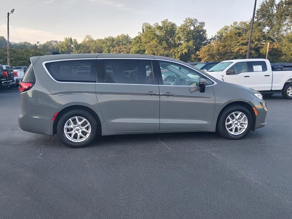 Certified 2023 Chrysler Pacifica Touring L Minivan/Van