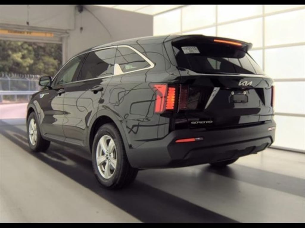 Certified 2023 Kia Sorento LX SUV