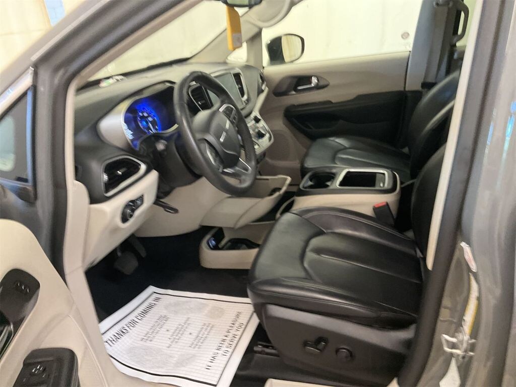 Used 2023 Chrysler Pacifica Touring L Minivan/Van