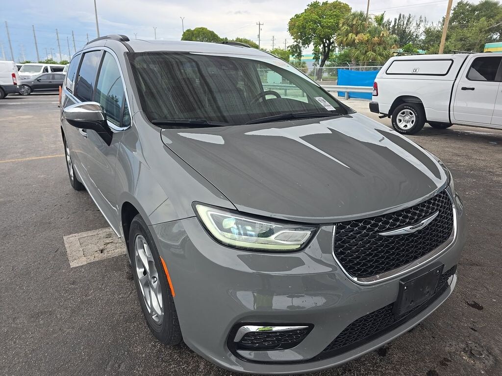 Used 2023 Chrysler Pacifica Limited Minivan/Van