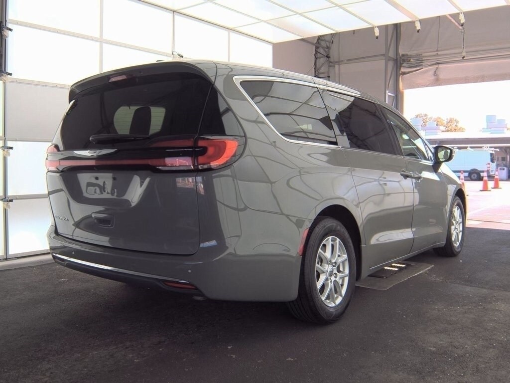 Certified 2023 Chrysler Pacifica Touring L Minivan/Van