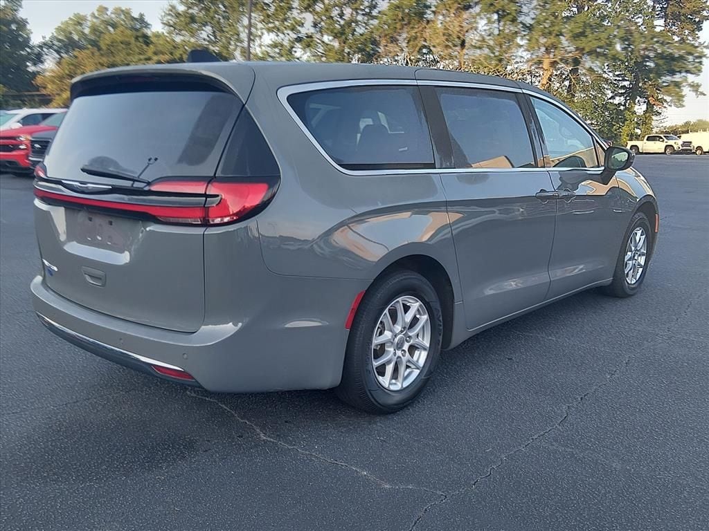 Certified 2023 Chrysler Pacifica Touring L Minivan/Van