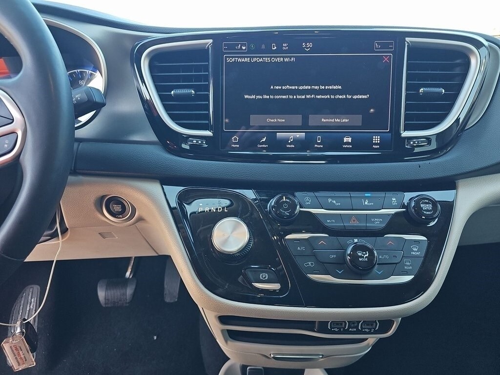 Certified 2023 Chrysler Pacifica Touring L Minivan/Van