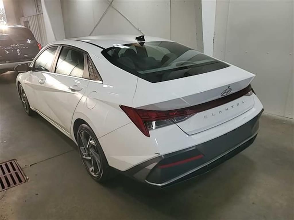 Certified 2025 Hyundai Elantra SEL Convenience Sedan