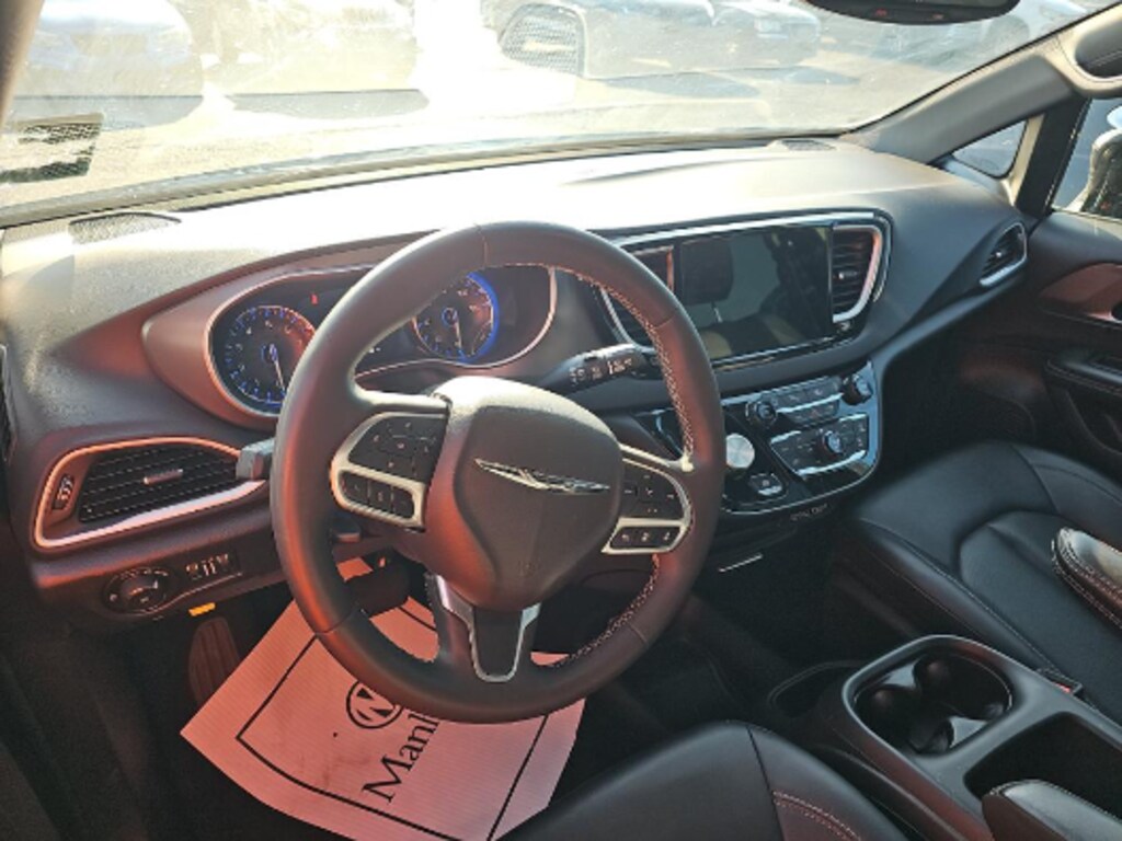Used 2025 Chrysler Pacifica Select Minivan/Van