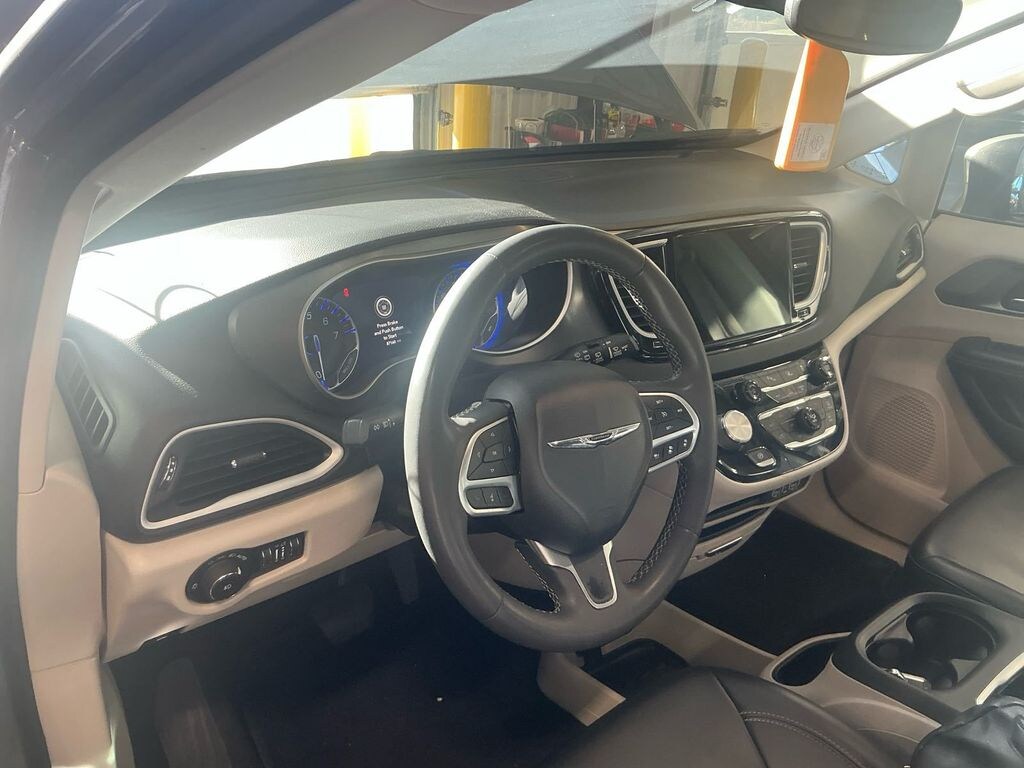 Used 2023 Chrysler Pacifica Touring L Minivan/Van