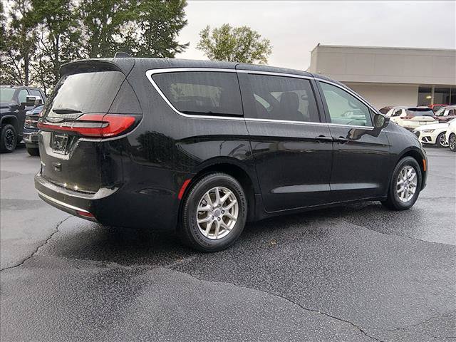 Certified 2025 Chrysler Pacifica Select Minivan/Van