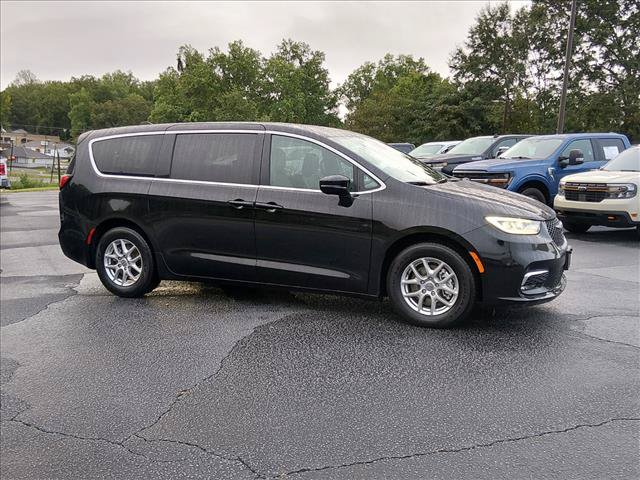 Certified 2025 Chrysler Pacifica Select Minivan/Van
