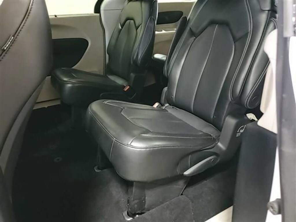 Certified 2023 Chrysler Pacifica Touring L Minivan/Van