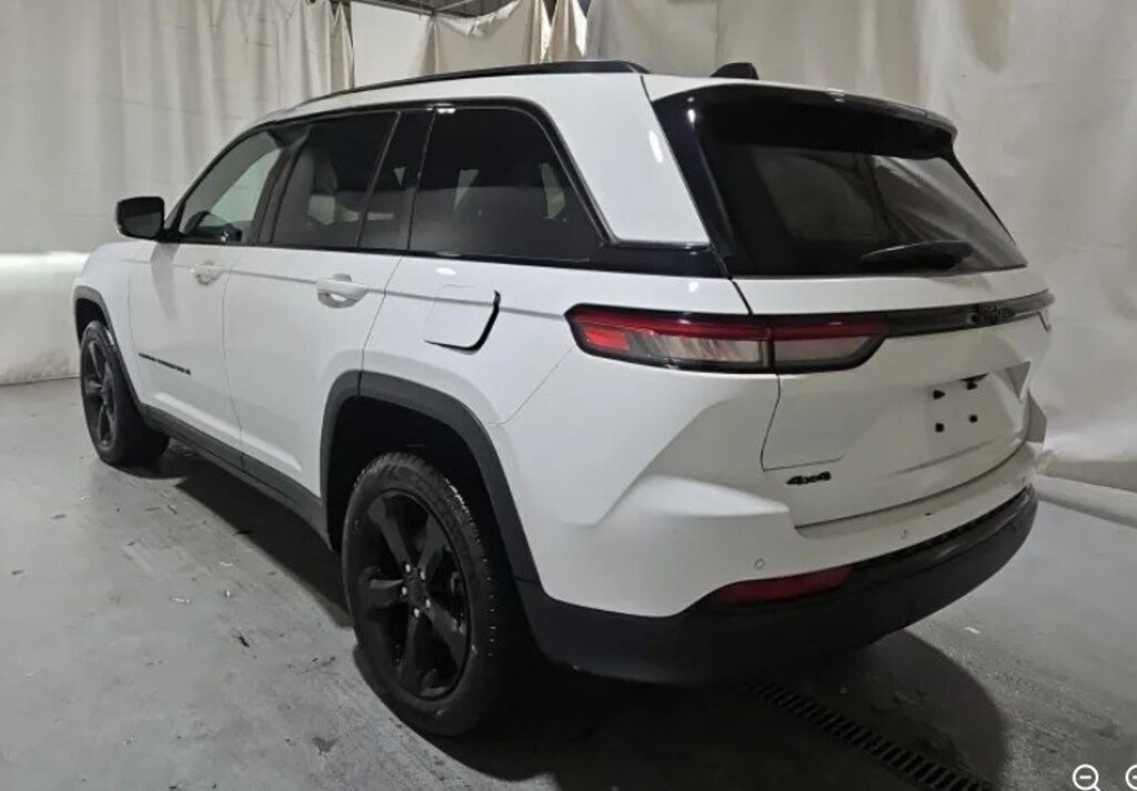 Certified 2022 Jeep Grand Cherokee Altitude SUV