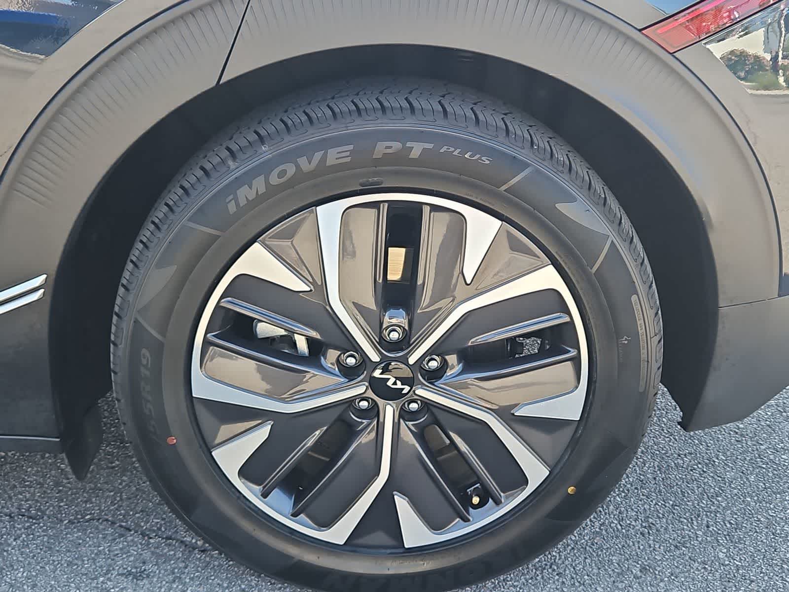 Thumbnail: 2023 Kia EV6 - 14