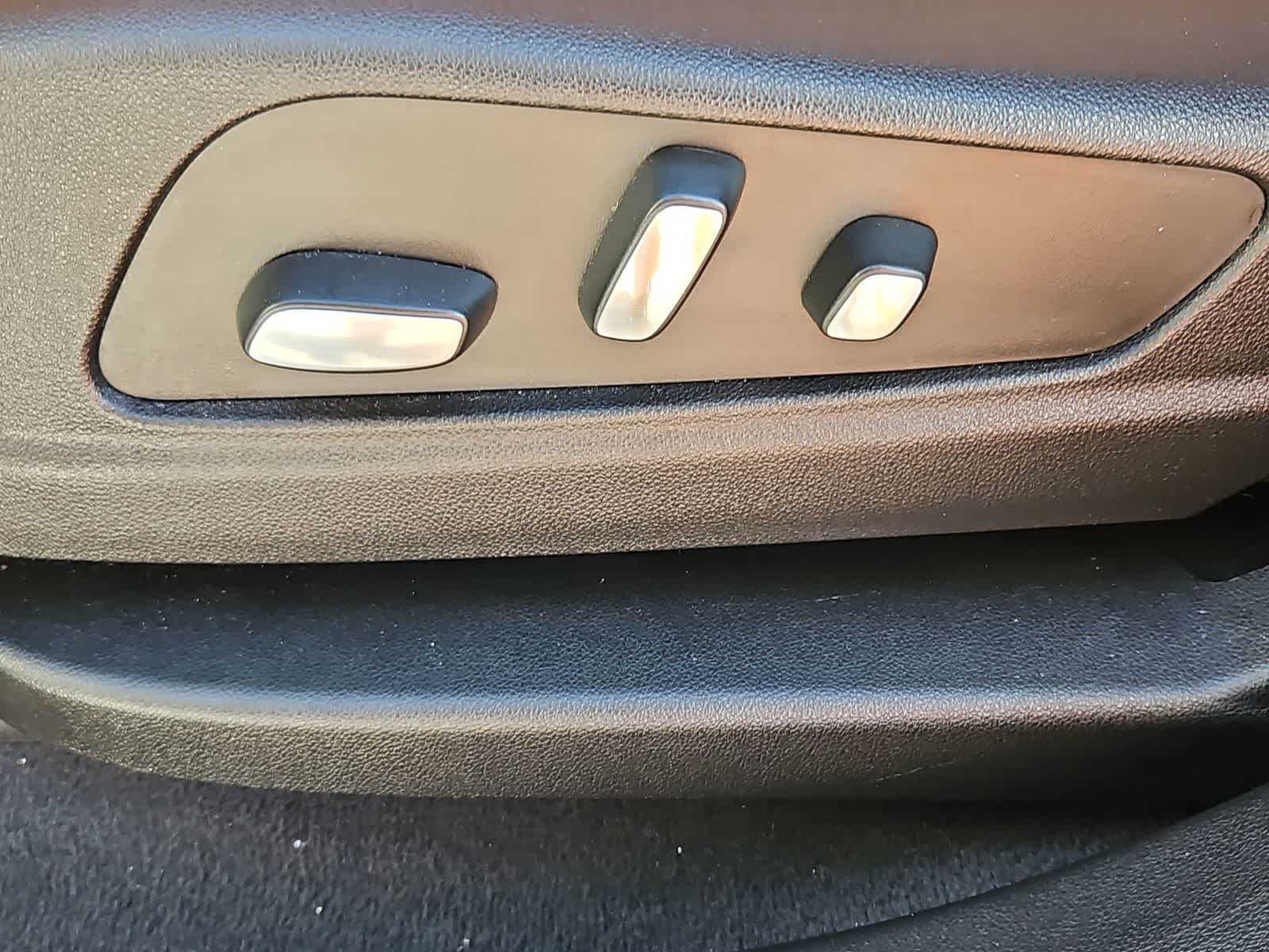 Thumbnail: 2023 Cadillac XT5 - 18