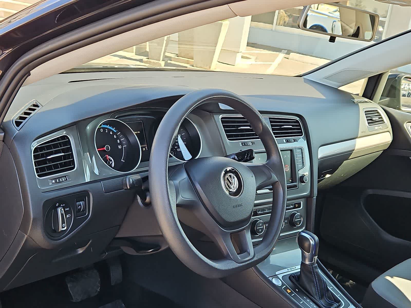Thumbnail: 2016 Volkswagen e-Golf - 11