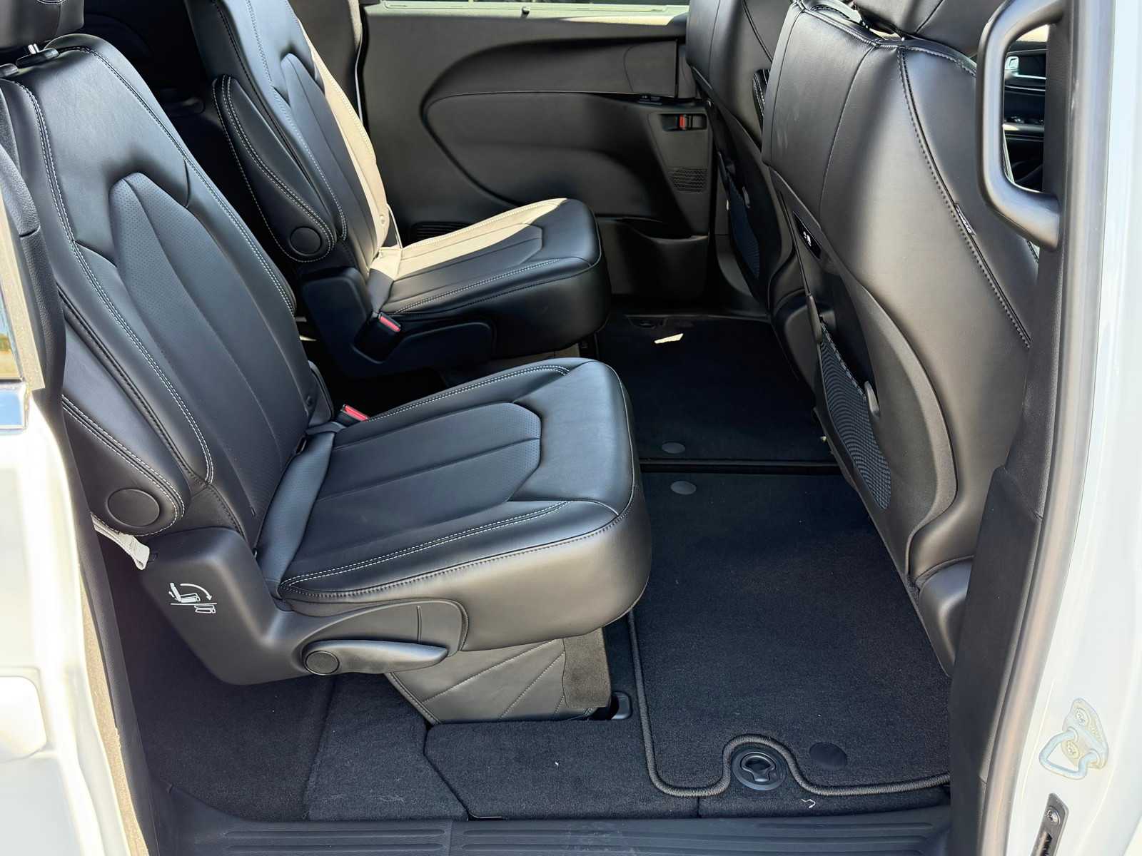 Thumbnail: 2026 Chrysler Pacifica - 27