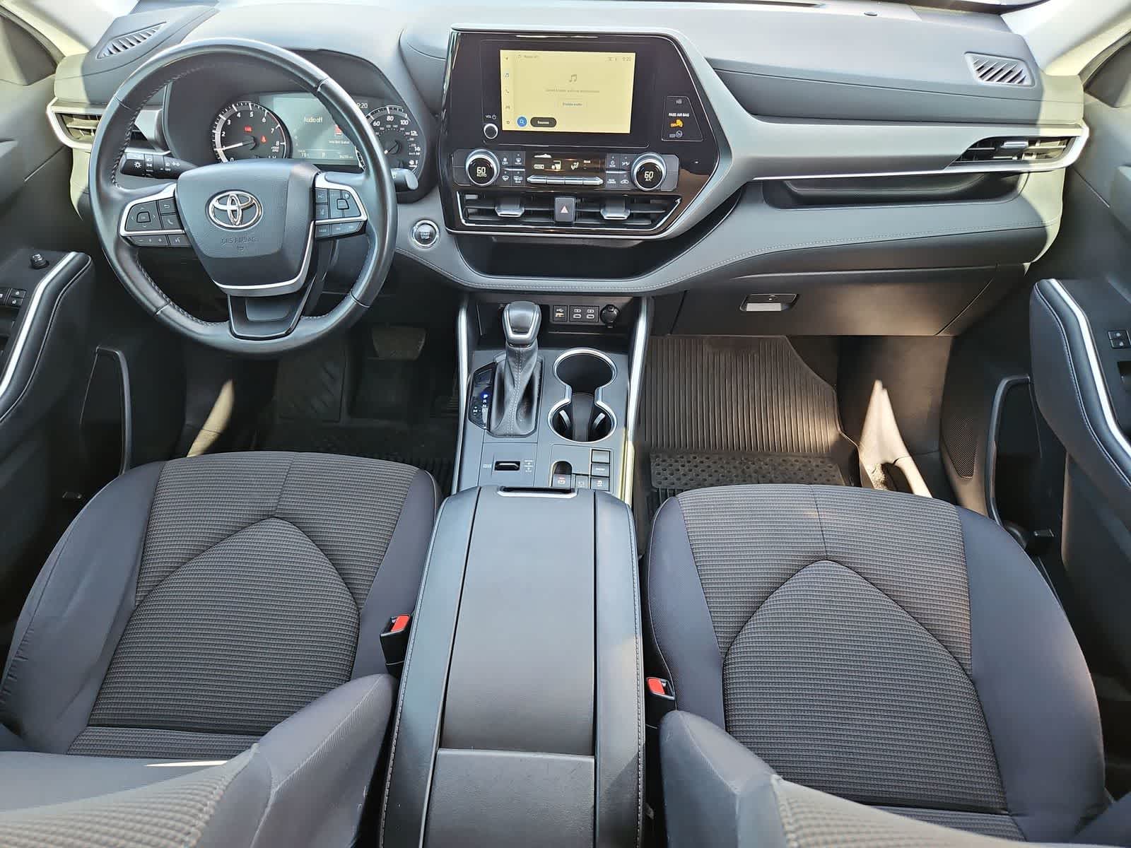 Thumbnail: 2023 Toyota Highlander - 15