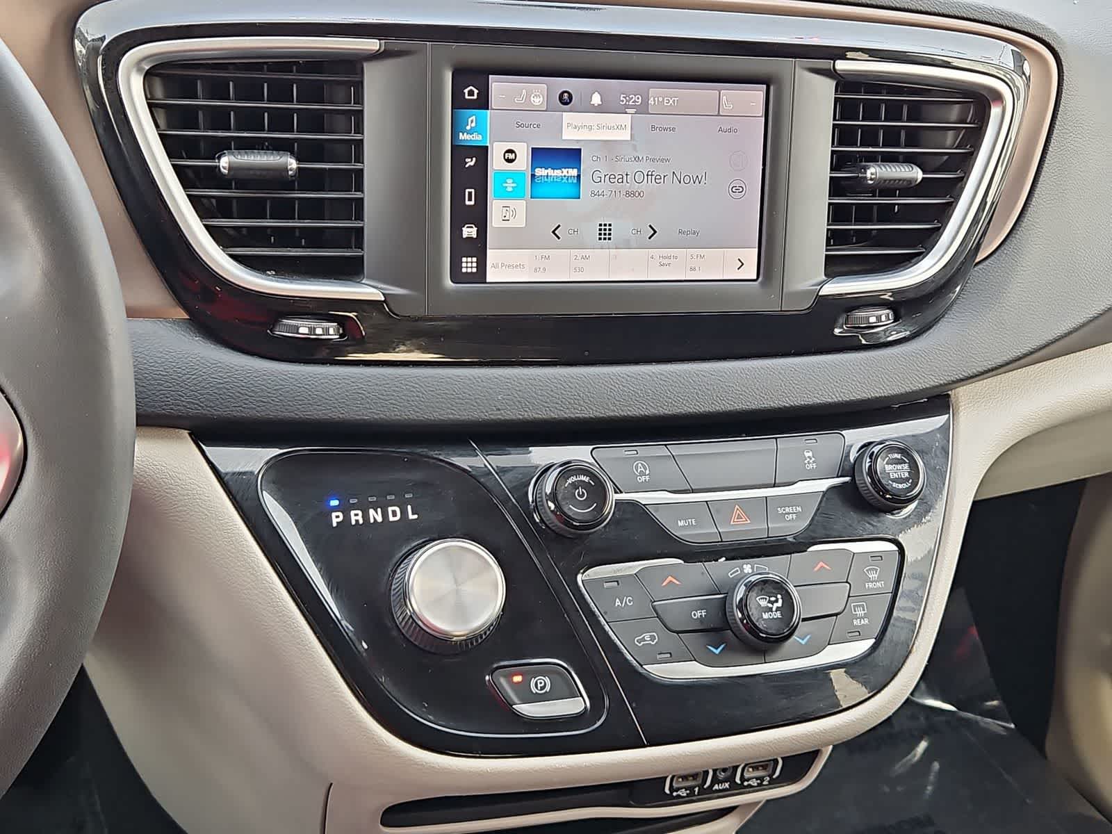 Thumbnail: 2023 Chrysler Voyager - 28