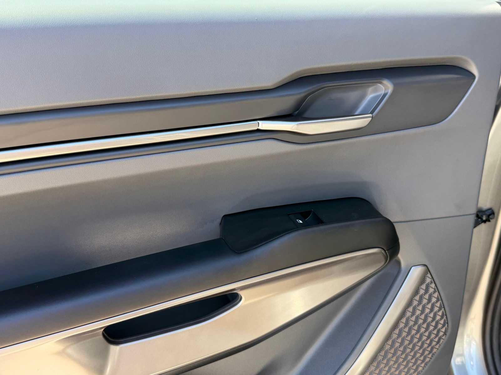 Thumbnail: 2024 Kia EV9 - 24