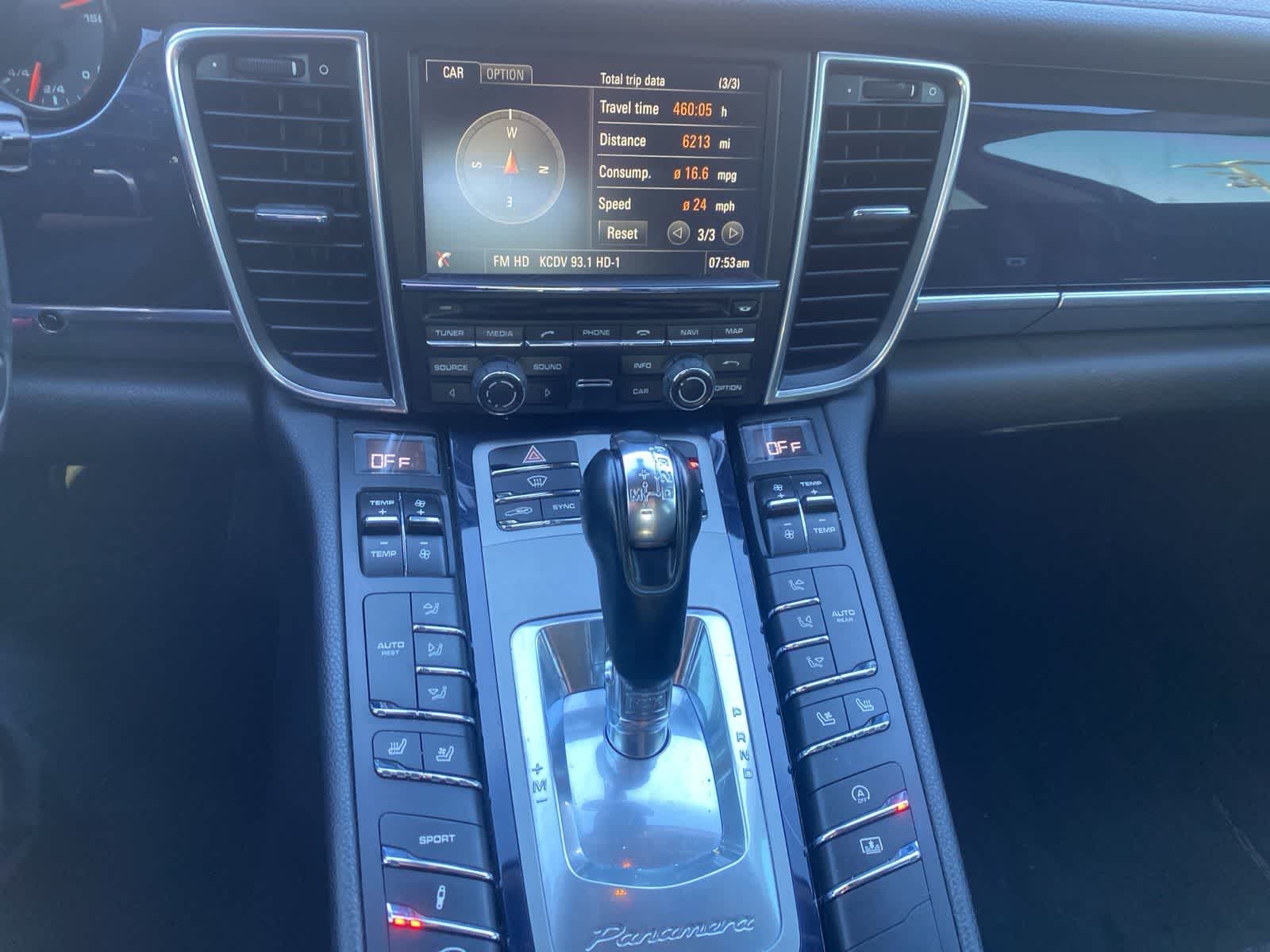 Thumbnail: 2016 Porsche Panamera - 16