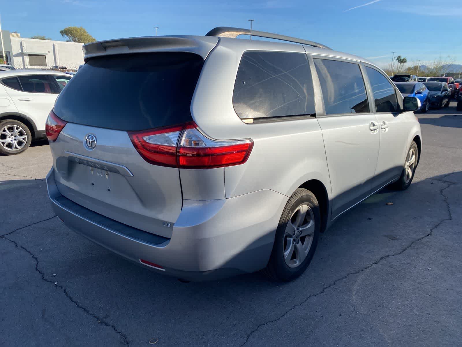 Thumbnail: 2017 Toyota Sienna - 6