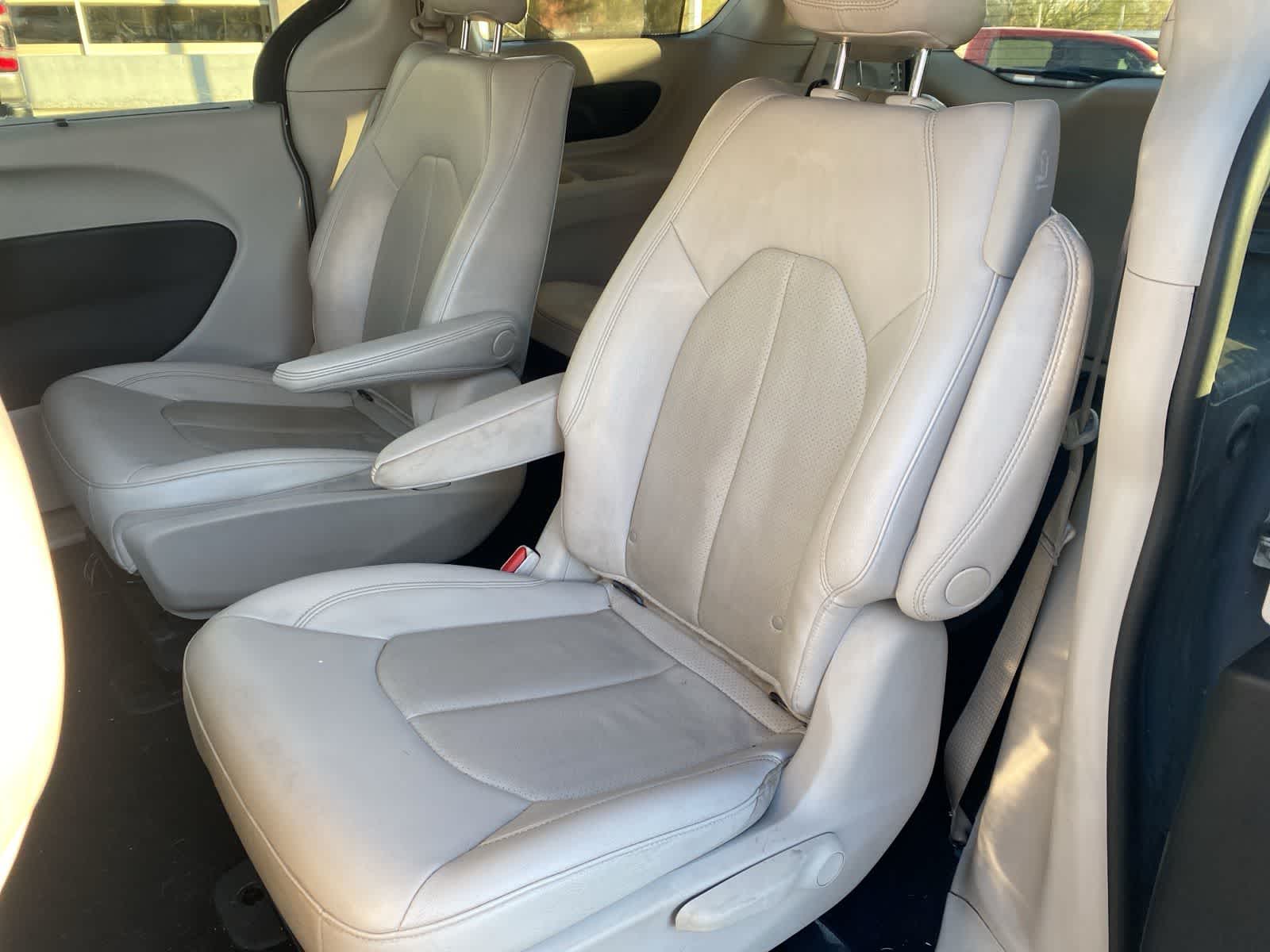 Thumbnail: 2021 Chrysler Pacifica - 13