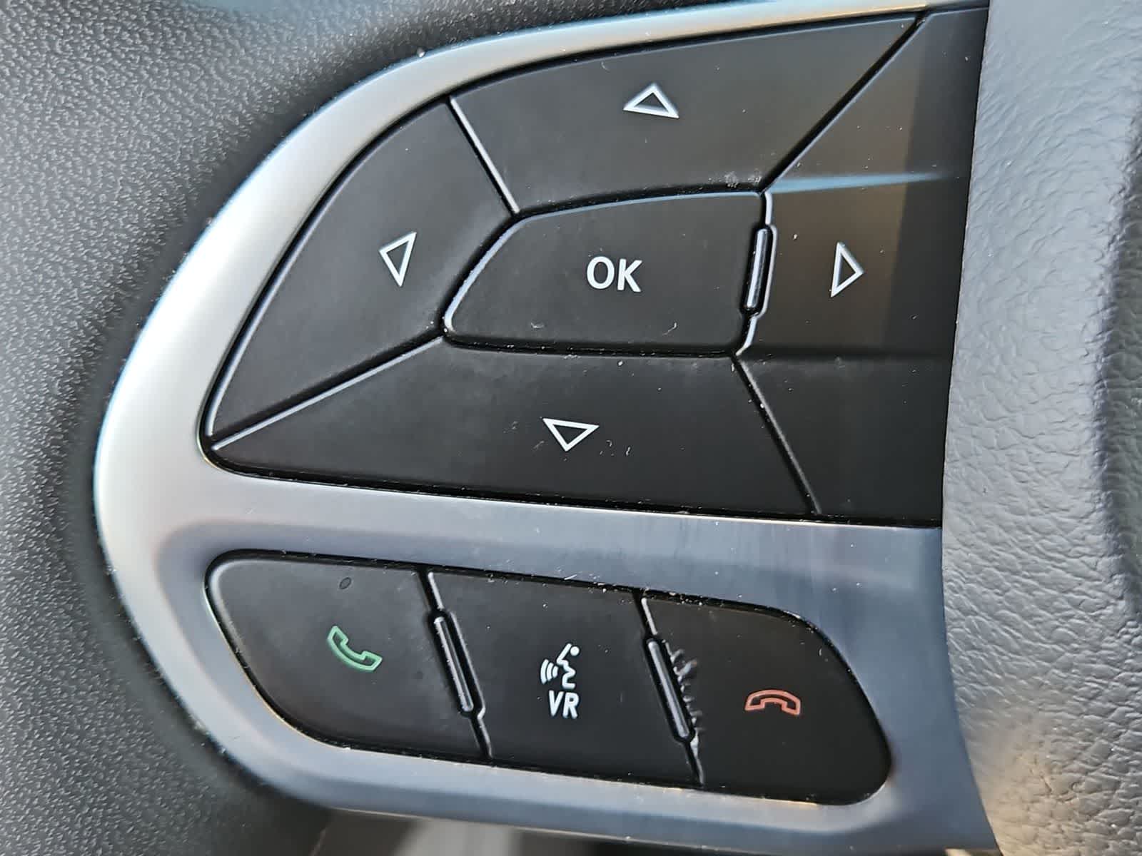 Thumbnail: 2023 Chrysler Voyager - 24