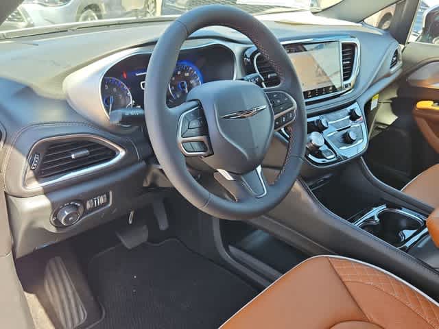 Thumbnail: 2026 Chrysler Pacifica - 10