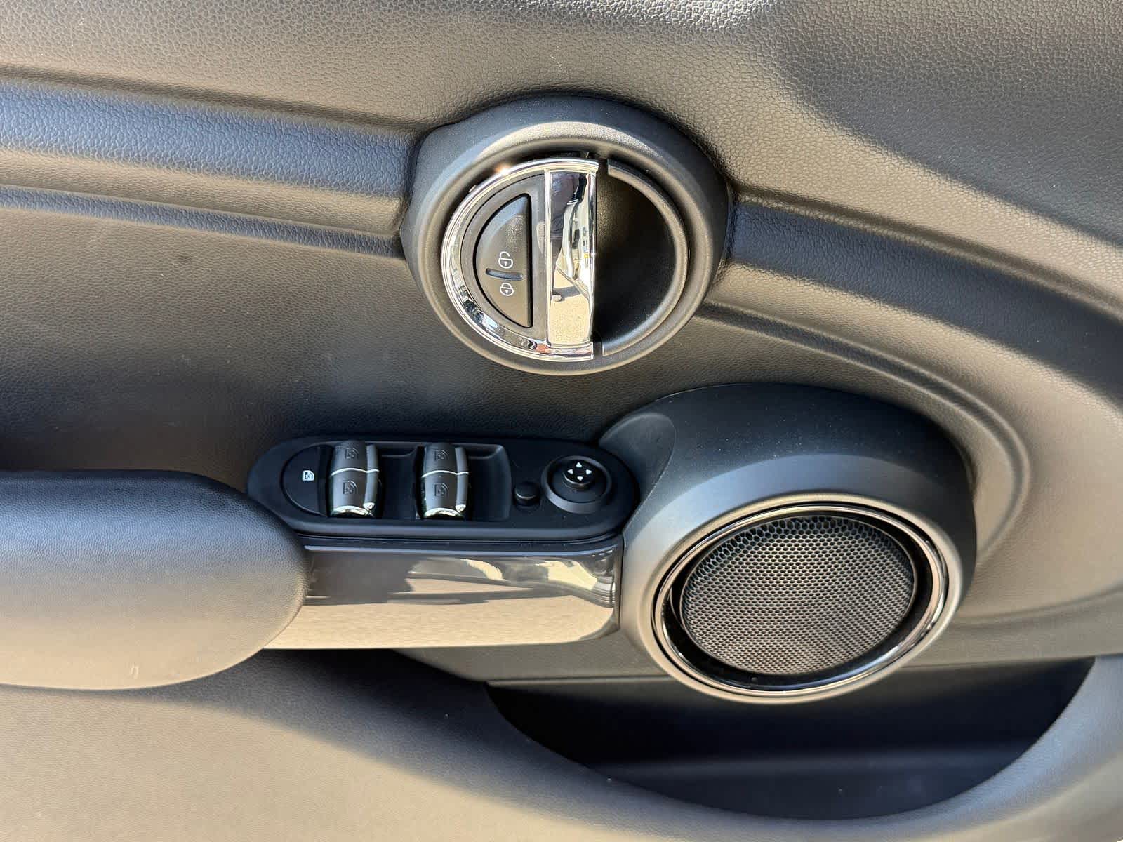 Thumbnail: 2018 MINI Cooper Hardtop - 13