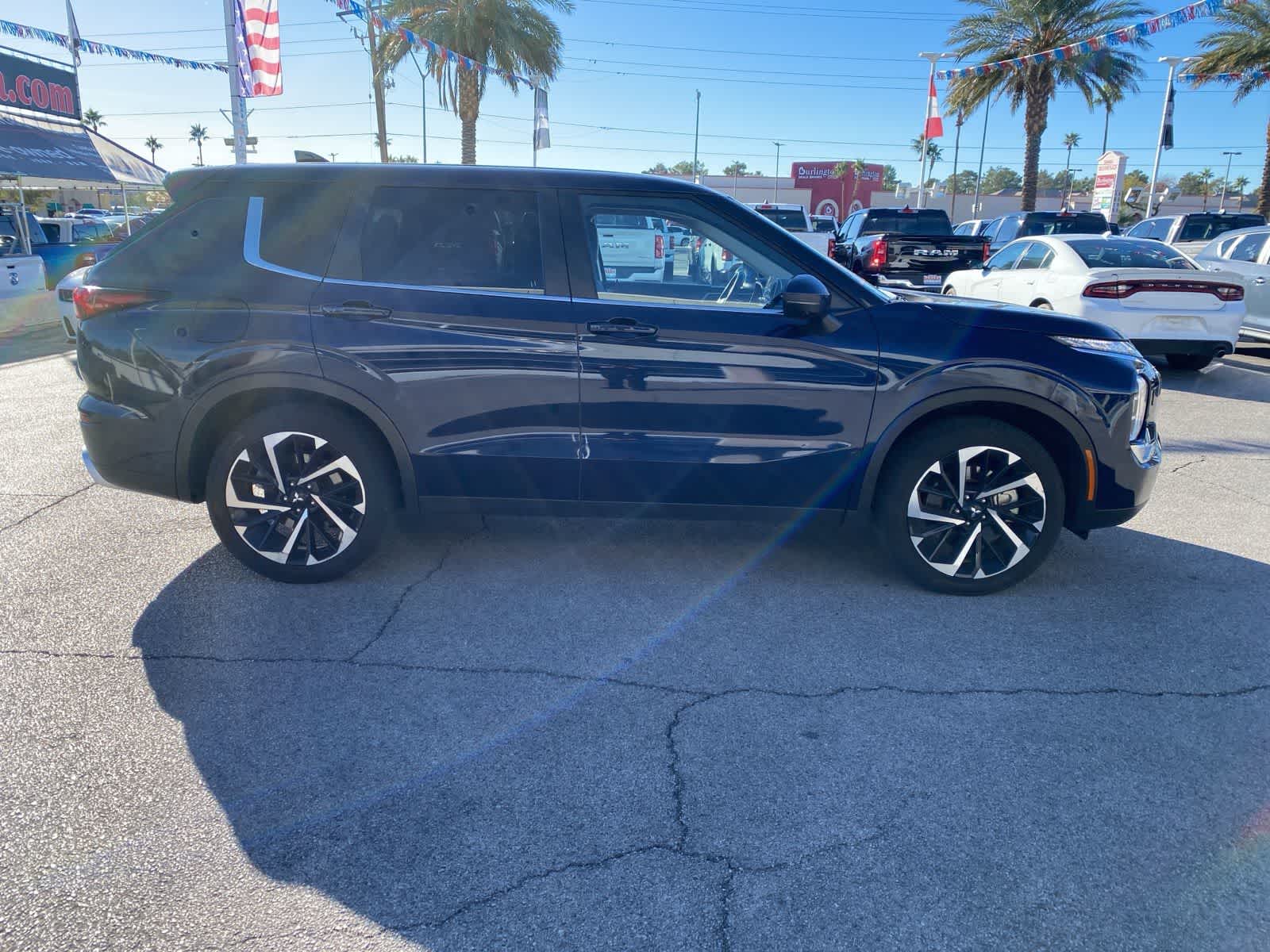 2024 Mitsubishi Outlander SE photo 4