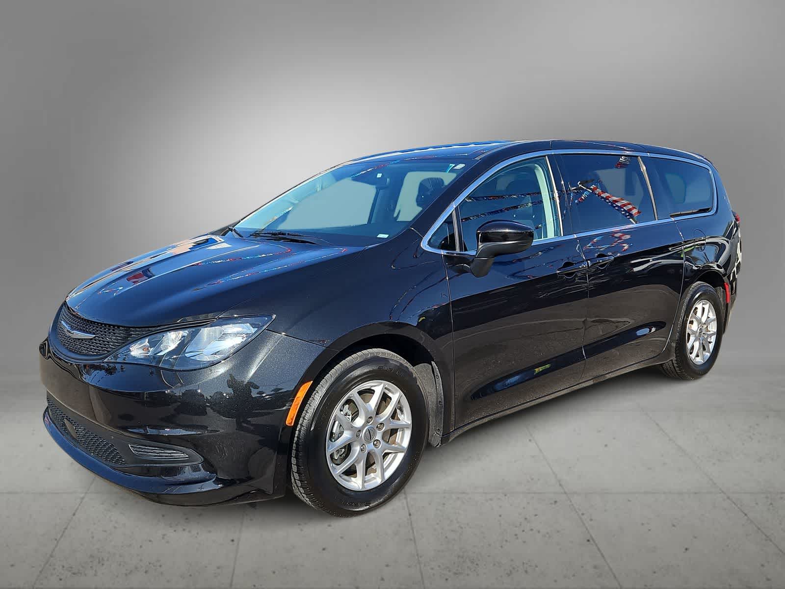 Thumbnail: 2023 Chrysler Voyager - 5