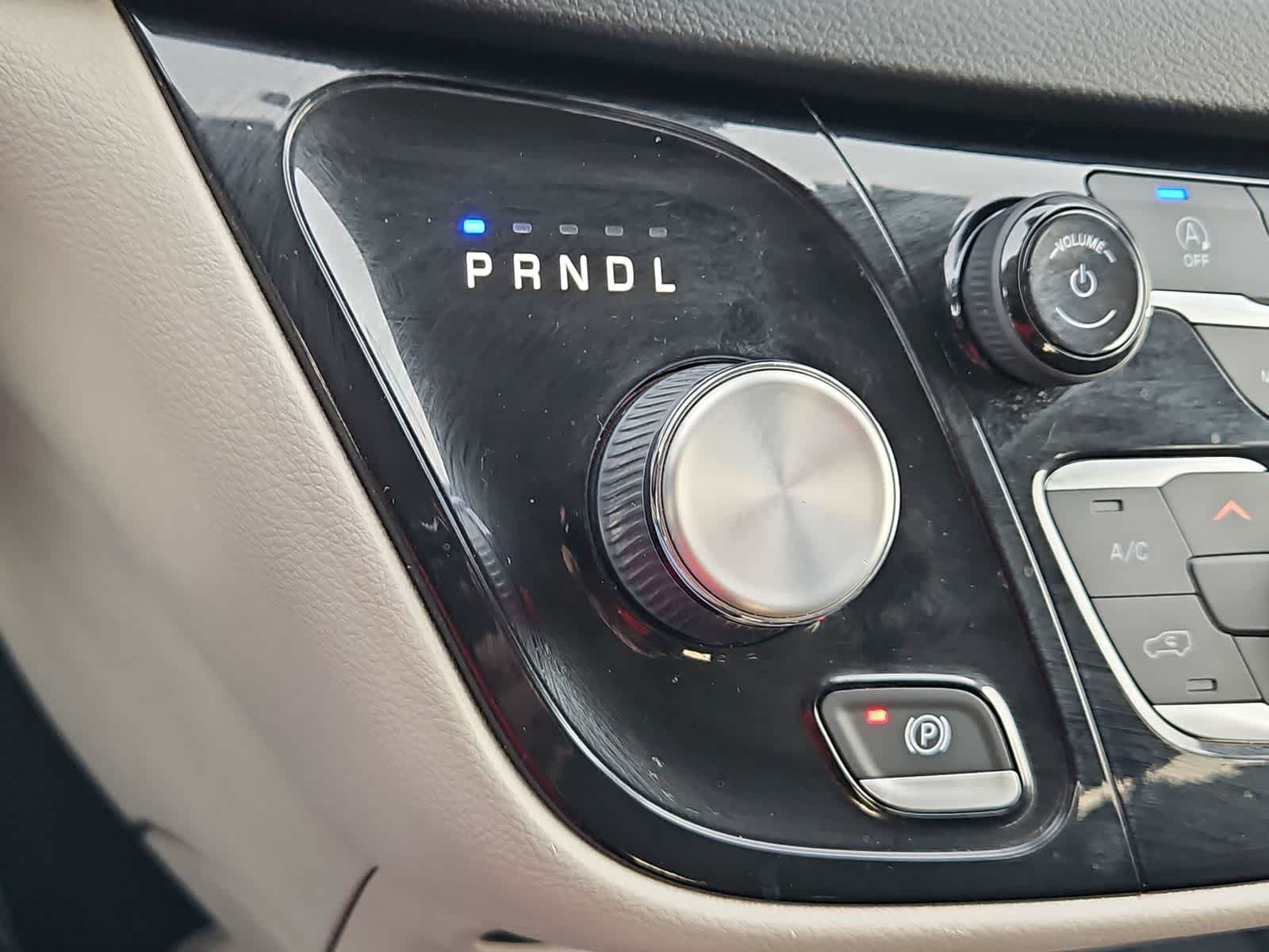 Thumbnail: 2023 Chrysler Voyager - 31