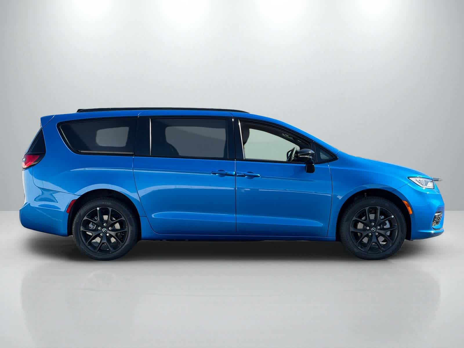 Thumbnail: 2026 Chrysler Pacifica - 8
