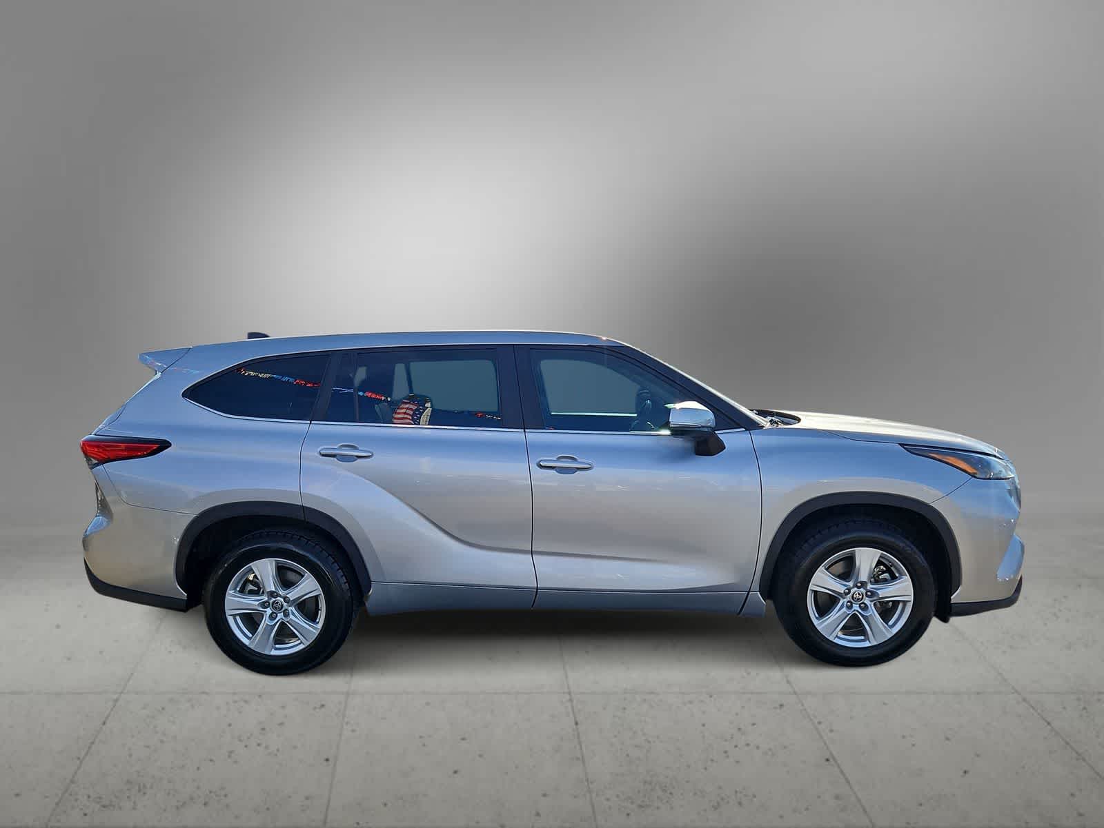 Thumbnail: 2023 Toyota Highlander - 10