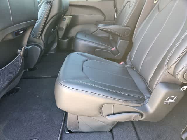 Thumbnail: 2026 Chrysler Pacifica - 19