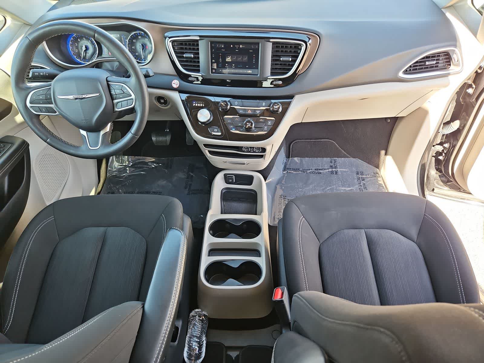 Thumbnail: 2023 Chrysler Voyager - 16