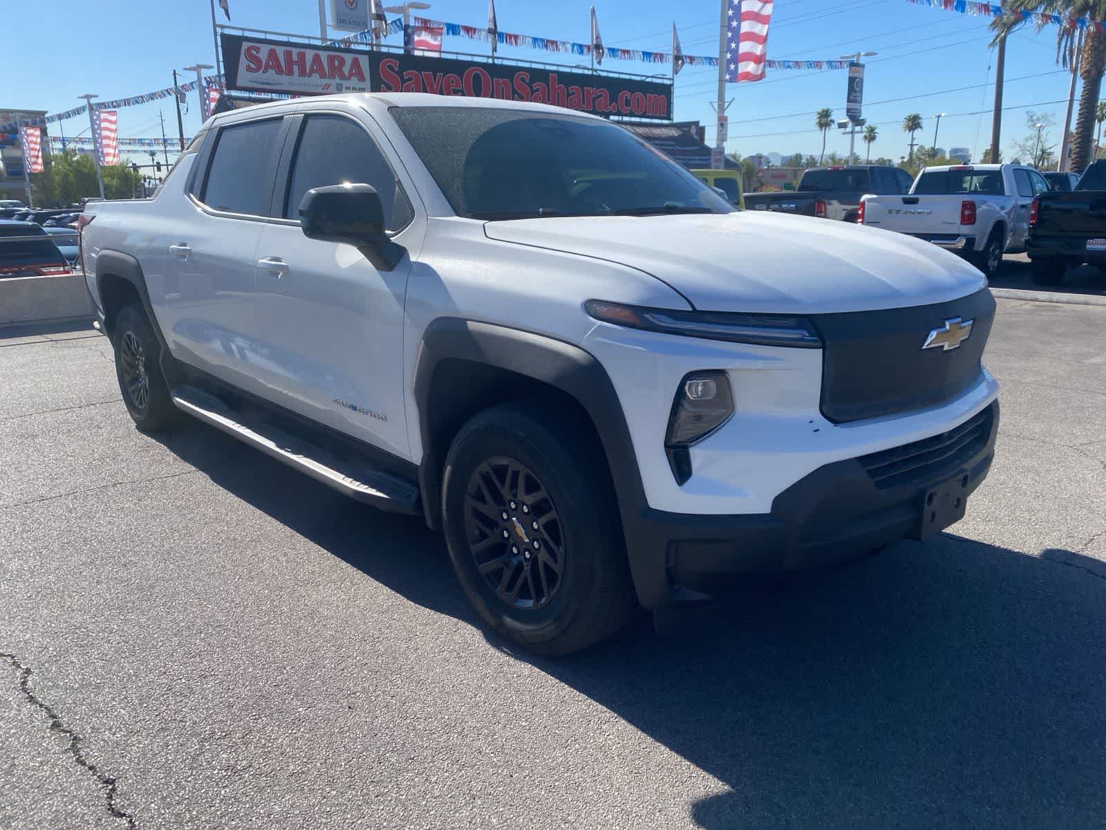 Thumbnail: 2024 Chevrolet Silverado EV - 3