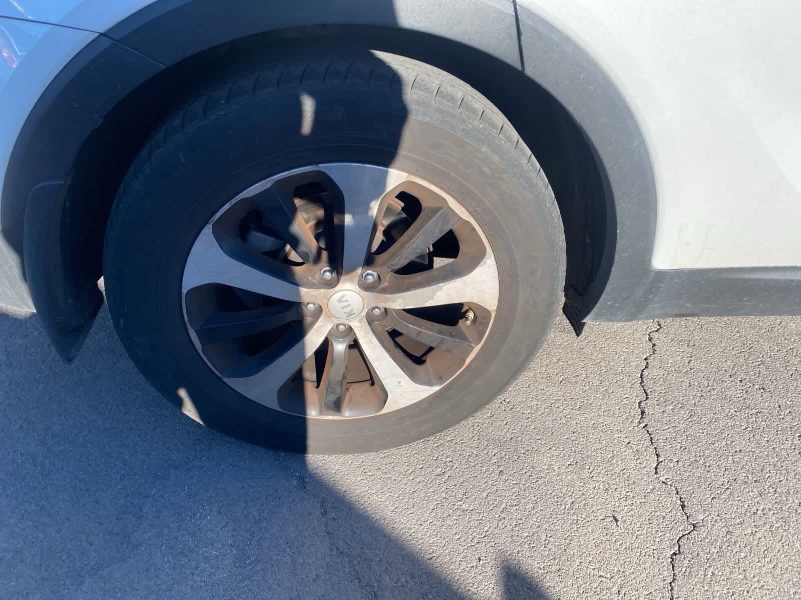 Thumbnail: 2017 Kia Sorento - 6