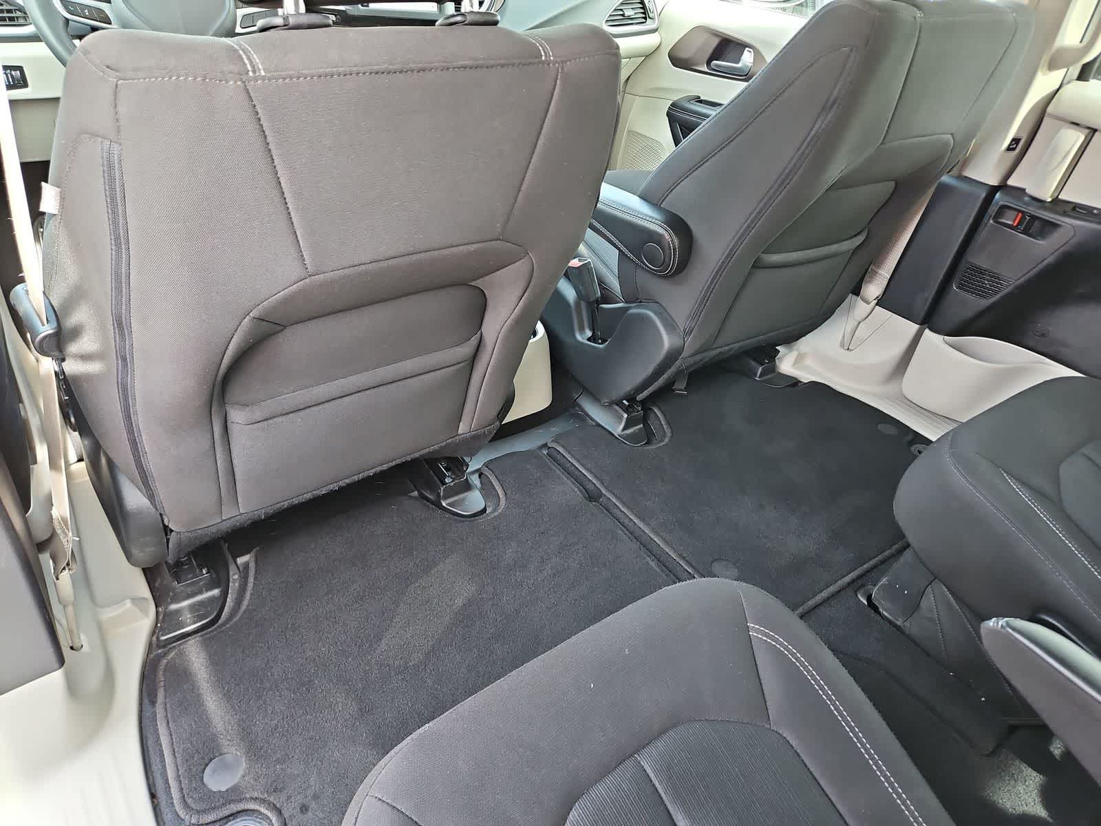 Thumbnail: 2023 Chrysler Voyager - 19