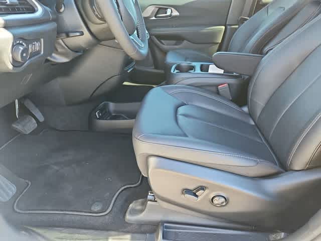 Thumbnail: 2026 Chrysler Pacifica - 16
