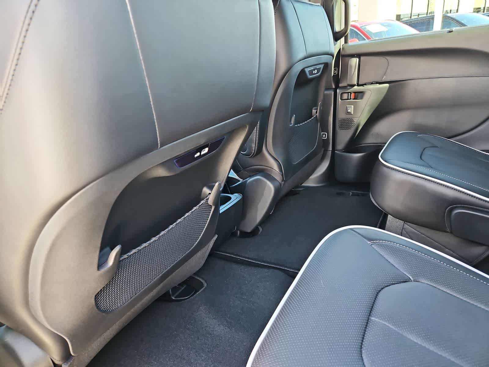 Thumbnail: 2026 Chrysler Pacifica - 18