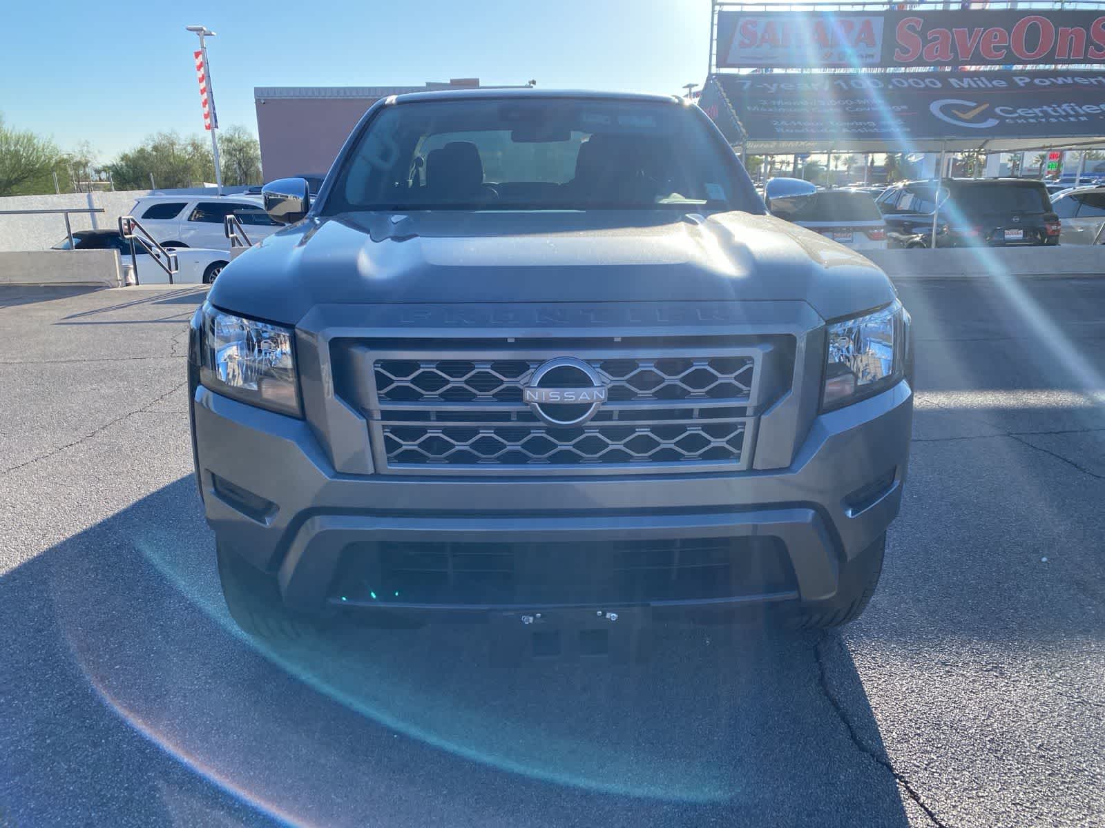 2022 Nissan Frontier SV photo 2