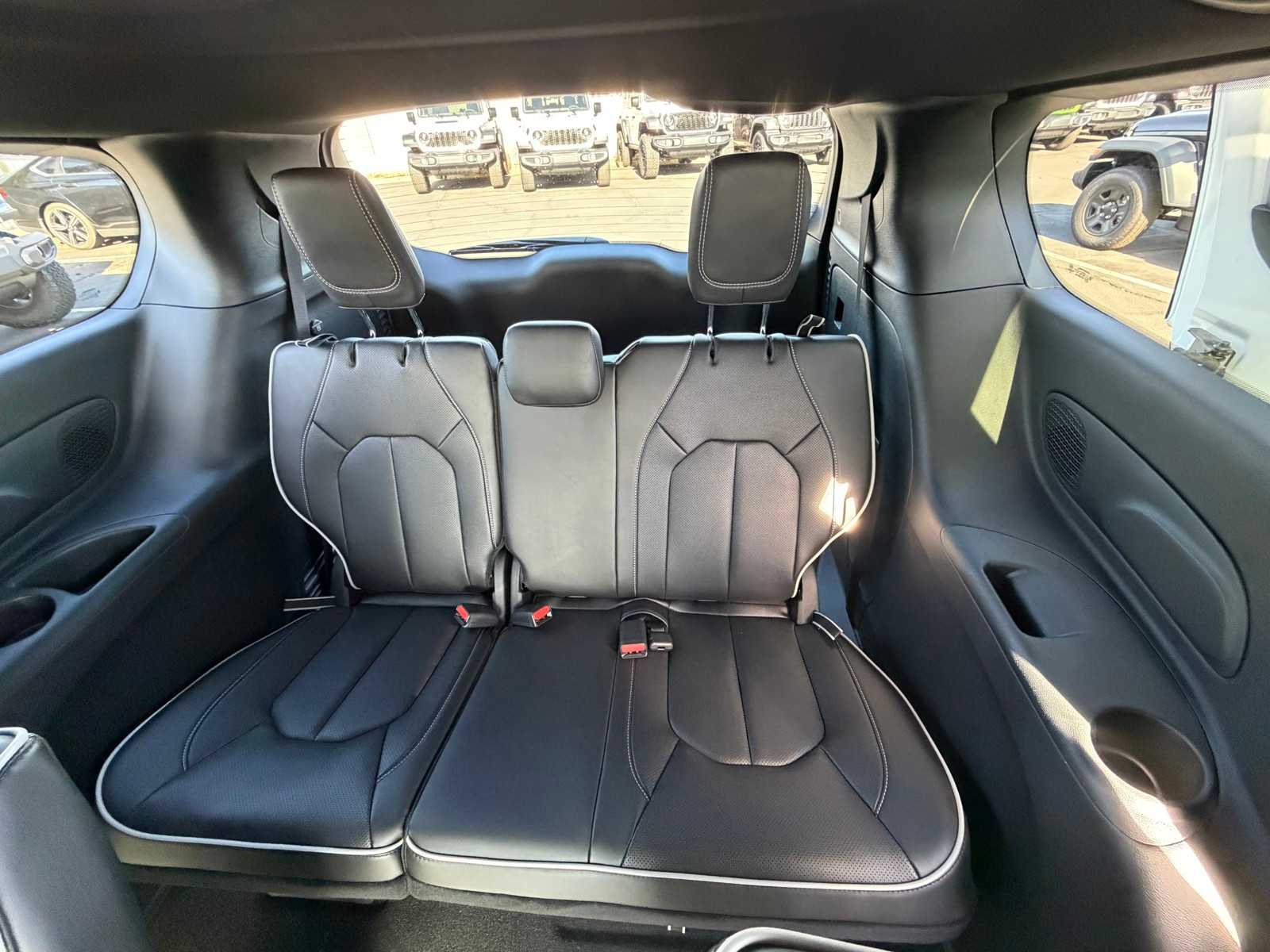 Thumbnail: 2026 Chrysler Pacifica - 25