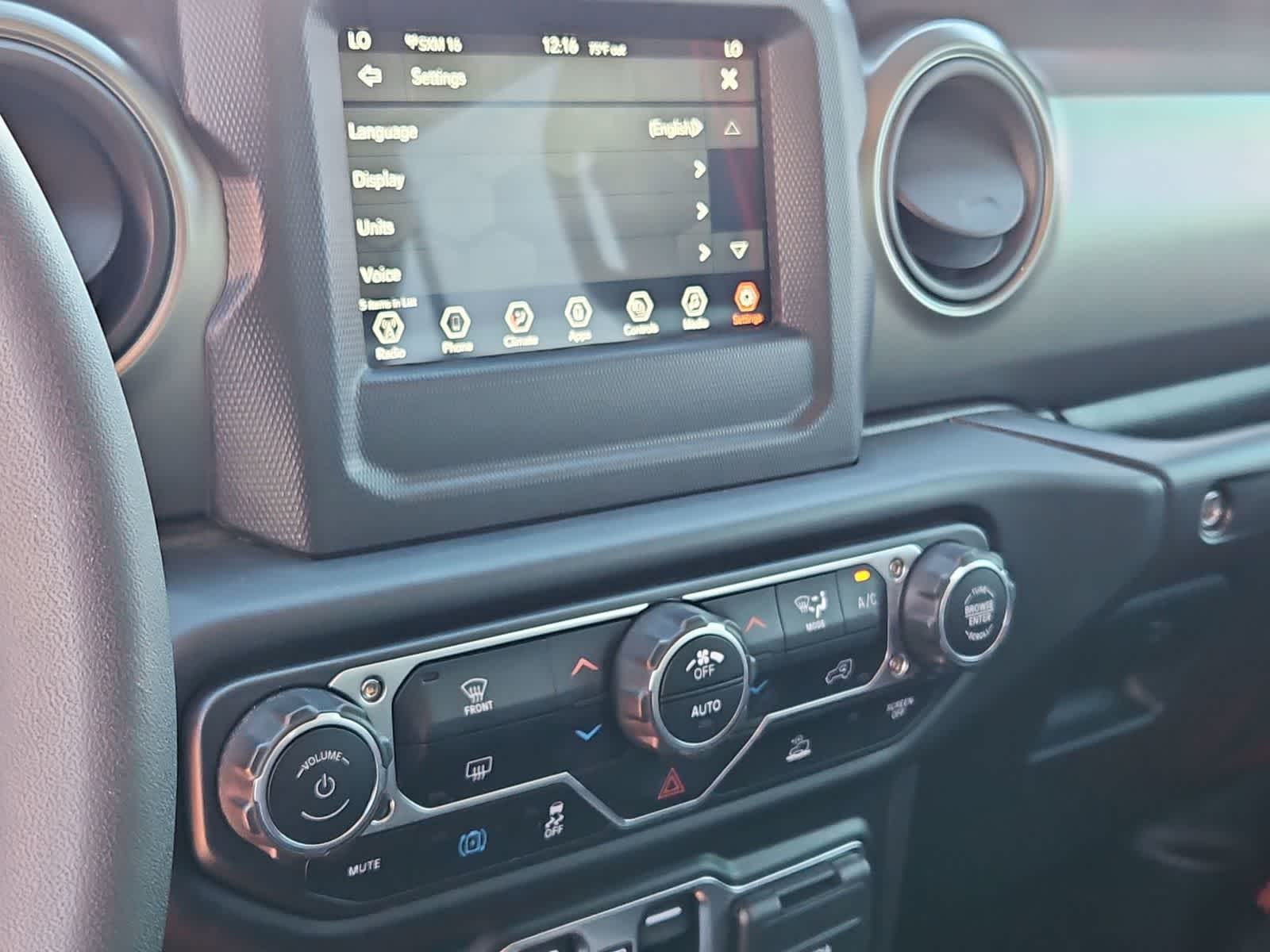 Thumbnail: 2023 Jeep Wrangler - 28